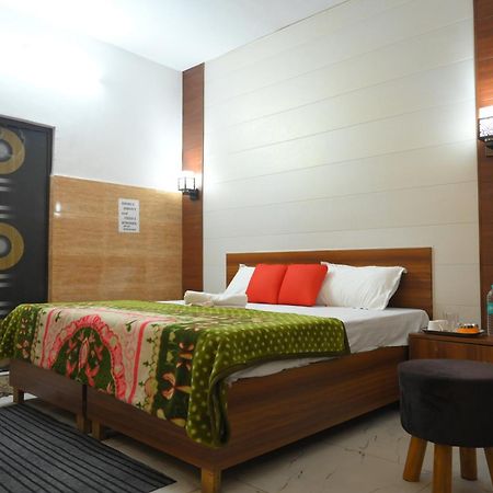 Hotel Starlight Meerut Buitenkant foto