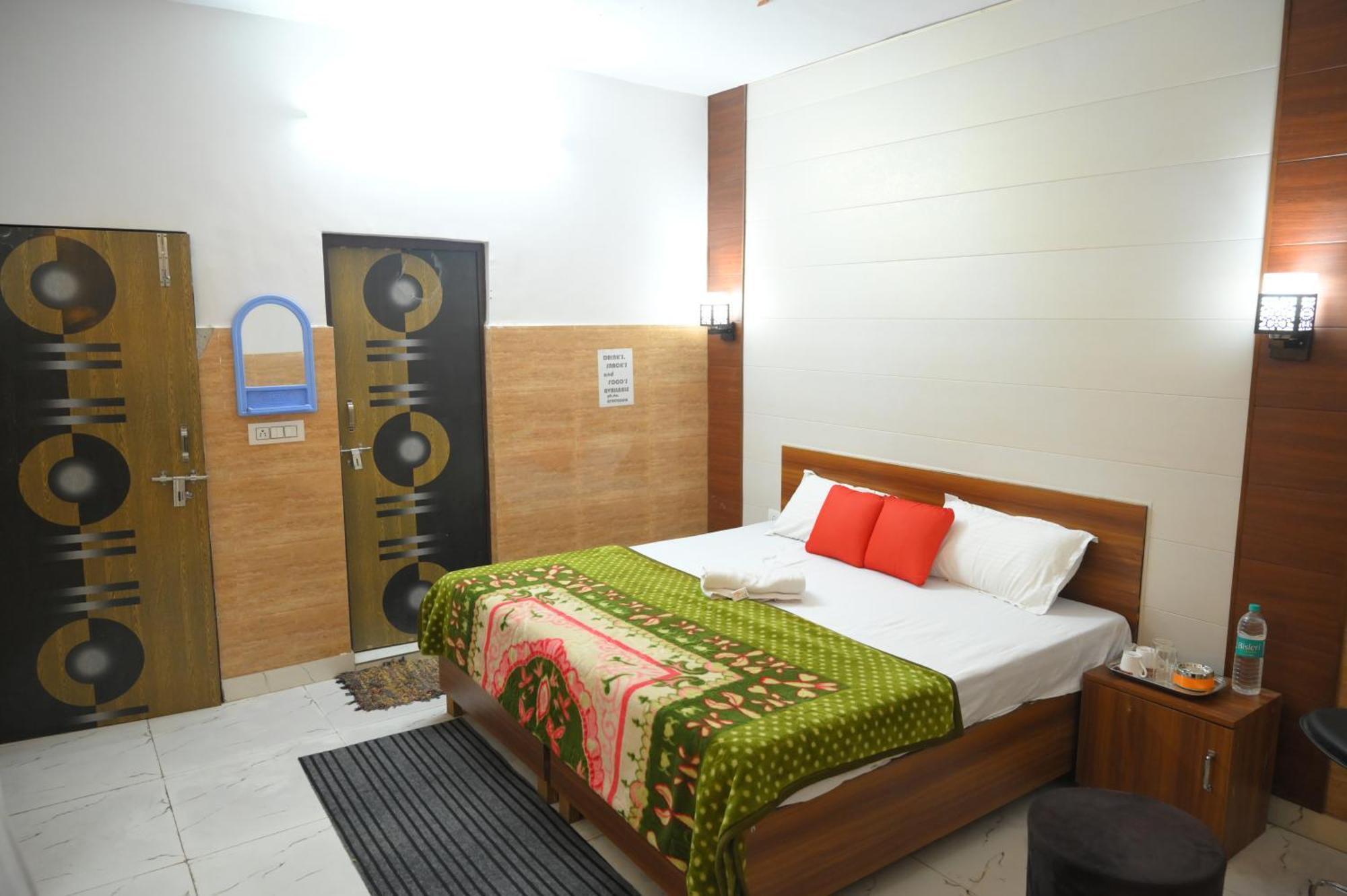 Hotel Starlight Meerut Buitenkant foto